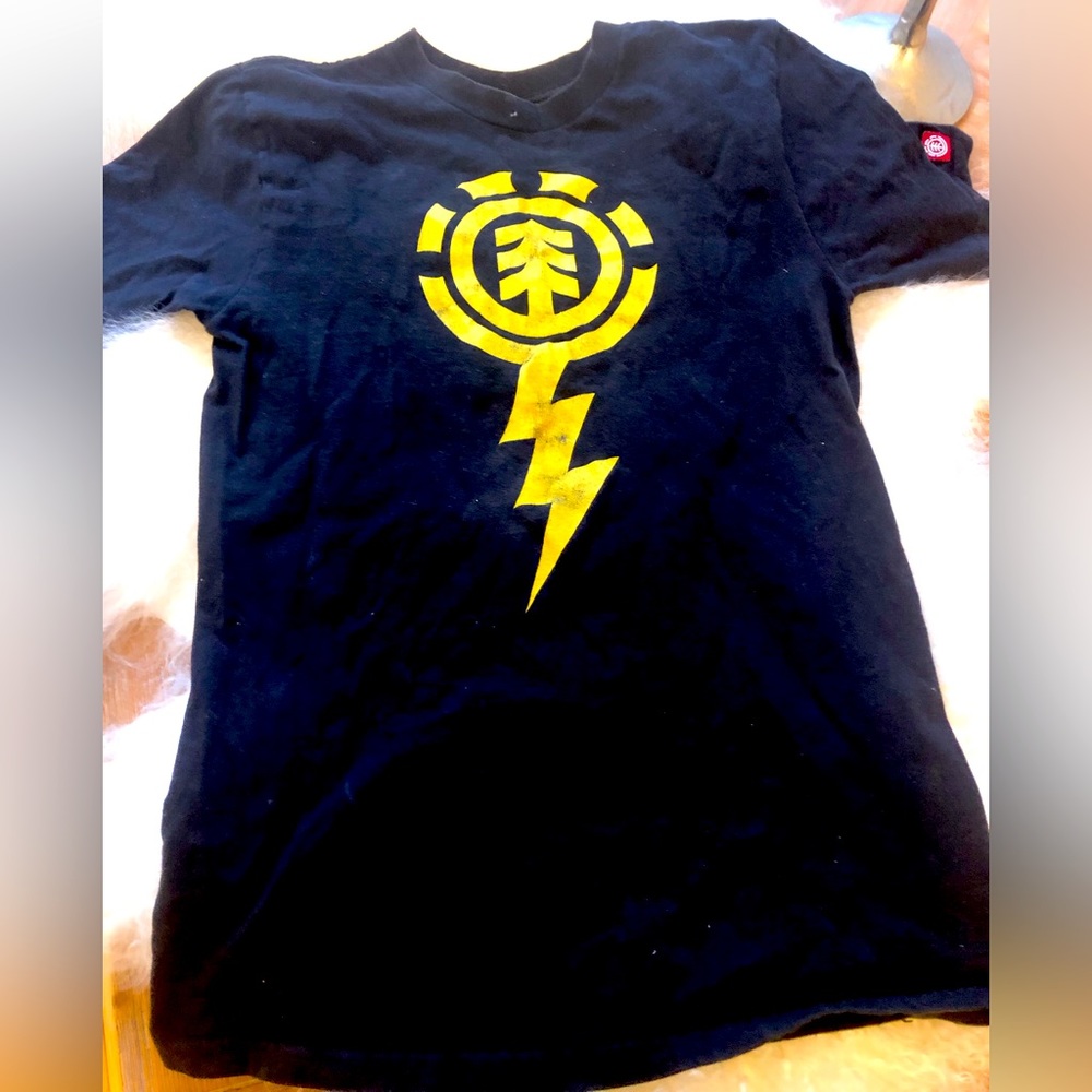 VGC Element Skateboarding tee in youth SZ small!!